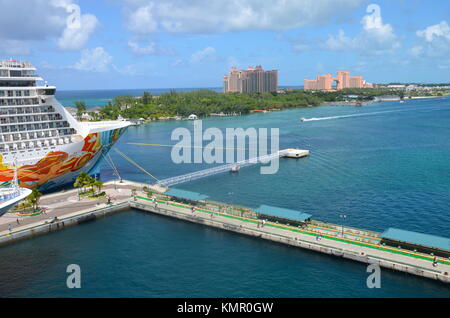 Les bateaux de croisière ancrés dans le port de croisière des Bahamas, Freeport, Bahamas Banque D'Images