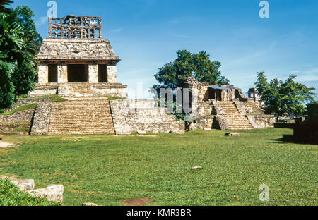 Palace et l'observatoire à ruines Maya de Palenque. Chiapas, Mexique. Banque D'Images