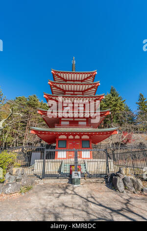 Vue avant du Chureito Arakurayama La Pagode à parc Sengen. Situé dans la ville de Fujiyoshida, préfecture de Yamanashi, Japon Banque D'Images