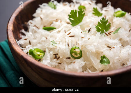 Raita de radis daikon ou Koshimbir / Mooli est un condiment du sous-continent indien, fait avec dahi ou caillé avec légumes crus ou cuits li Banque D'Images