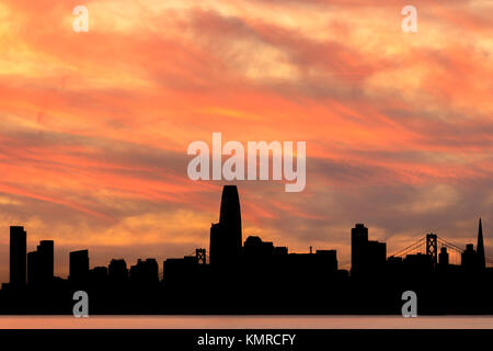 San Francisco Coucher du soleil au bord de l'ossature. Banque D'Images San Francisco Coucher du soleil au bord de l'ossature. Banque D'Images