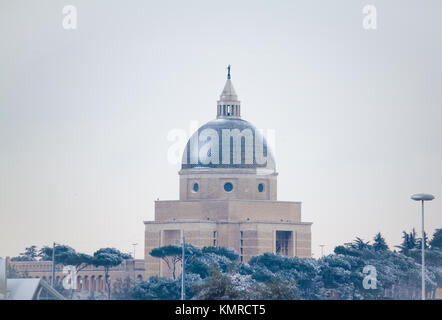 Centre de COUVERTE PAR LA NEIGE (SAINT PIERRE ET PAUL). Banque D'Images