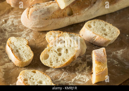 Baguette de pain croûté maison français prêt à manger Banque D'Images