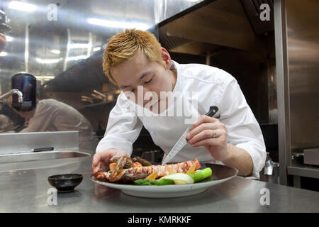 Keisuke Kobayashi, restaurant Kei, un cuisinier japonais faisant ...