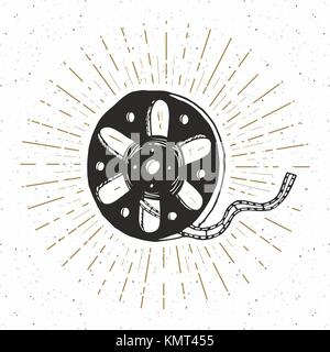 Bobine de film et de bande cinéma vintage label, croquis à la main, texturé grunge retro typographie, badge t-shirt print design, illustration vectorielle. Illustration de Vecteur