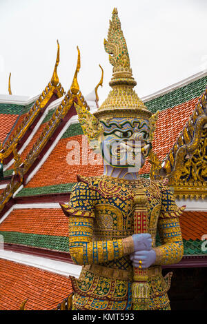 Bangkok, Thaïlande. Tuteur démon (Yaksha) dans le Grand Palais Royal. Banque D'Images