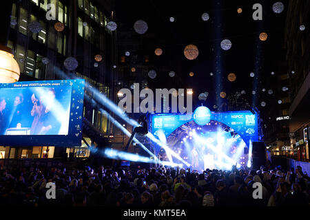 Rita ora allume les lumières de Noël dans Oxford Street Londres accompagné par roman Kemp, espoir, vick matt terry et 5 après minuit, avec atmosphère : où : London, Royaume-Uni Quand : 07 nov 2017 Credit : wenn Banque D'Images