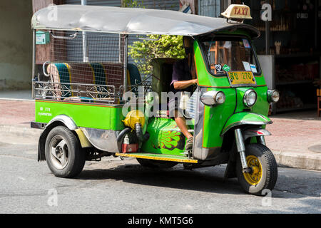 Bangkok, Thaïlande. Tuk-tuk, une motocyclette à trois roues Taxi. Banque D'Images