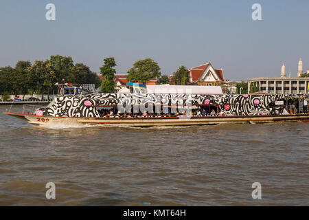 Bangkok, Thaïlande. Banlieue matin bateau sur le Chao Phraya. Banque D'Images