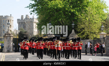 Une vue générale de l'atmosphère de la relève de la garde au château de Windsor le 7 avril 2011 à Windsor, près de Londres, Angleterre. Photo de Barry King/Alamy Stock Photo Banque D'Images