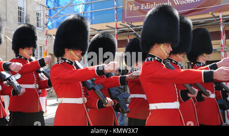 Une vue générale de l'atmosphère de la relève de la garde au château de Windsor le 7 avril 2011 à Windsor, près de Londres, Angleterre. Photo de Barry King/Alamy Stock Photo Banque D'Images