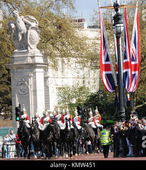 Une vue générale de l'atmosphère de la modification de la garde à Buckingham Palace, le 7 avril 2011 à Windsor, près de Londres, Angleterre. Photo de Barry King/Alamy Stock Photo Banque D'Images