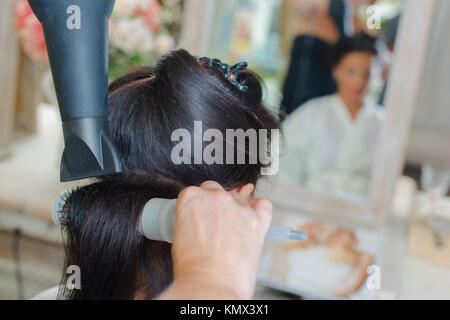 Coiffure cheveux du client de séchage Banque D'Images