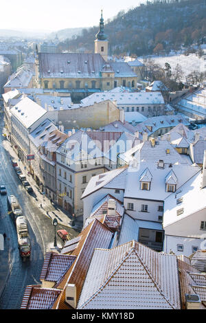 Petite ville, jour de neige de l'hiver - les tours de Prague (République tchèque), l'UNESCO Banque D'Images