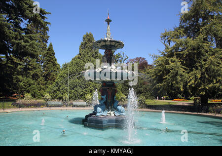 Fontaine paon dans les jardins botaniques de Christchurch en Nouvelle-Zélande Banque D'Images