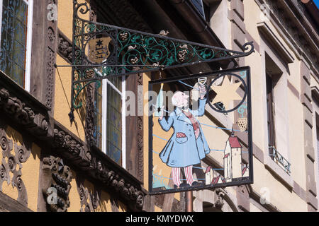 Hanging sign advertising dégustation de vins à Riquewihr, Alsace Banque D'Images