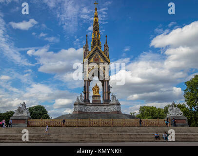 L'Albert Memorial situé dans Kensington Gardens, Londres, Banque D'Images