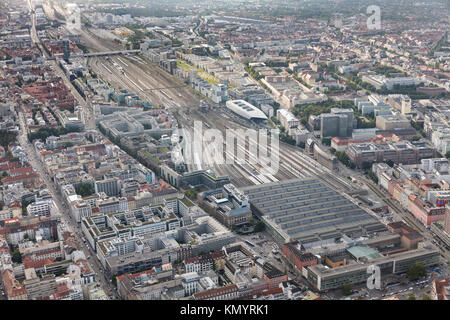 Vue aérienne de la gare principale de Munich et lignes de chemin de fer, Bavière, Allemagne Banque D'Images