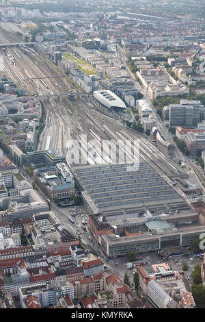 Vue aérienne de la gare principale de Munich et lignes de chemin de fer, Bavière, Allemagne Banque D'Images