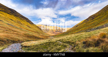 Chemin de randonnée à travers les montagnes de Glencoe, Ecosse Banque D'Images