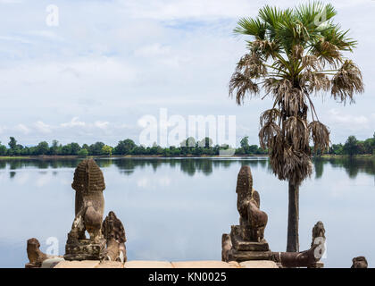 Une vue surplombant Srah Srang, un des temples de l'extérieur du complexe d'Angkor Wat Siem Reap, Cambodge. Banque D'Images