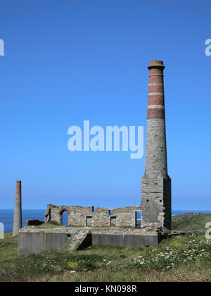 Levant la mienne et de faisceau moteur, Site du patrimoine mondial de l'étain, la côte de Cornwall, Cornwall, England, UK en été Banque D'Images