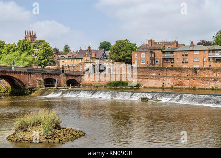 Le mur historique de la ville de Chester à la rivière Dee, Cheshire, nord-ouest de l'Angleterre Banque D'Images