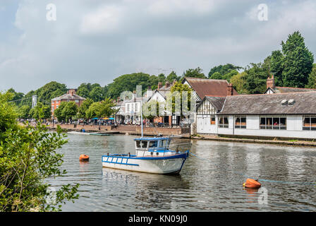 Bateaux House et promenade au bord de la rivière Dee à Chester; Cheshire; nord-ouest de l'Angleterre Banque D'Images