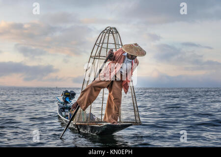 Pêcheur, lac Inle, Myanmar, en Asie Banque D'Images