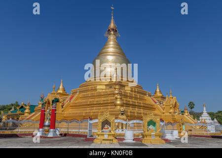 La Pagode Kuthodaw, Mandalay, Myanmar, en Asie Banque D'Images