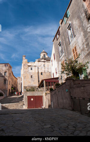 Corse : Calvi la cathédrale, dédiée à Saint Jean Baptiste, une ancienne église catholique romaine dans le centre de la citadelle de Calvi Banque D'Images