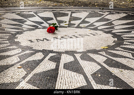 John Lennon Imagine memorial à Central Park NYC, champs de fraises Banque D'Images