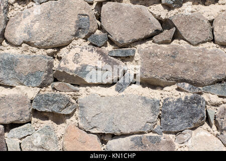 Fort de solides murs en pierre de sable avec la texture la texture du sol humide sandwich se réserve utilisés pour la construction et pour fins de décoration couleur gris, grands et petits Banque D'Images