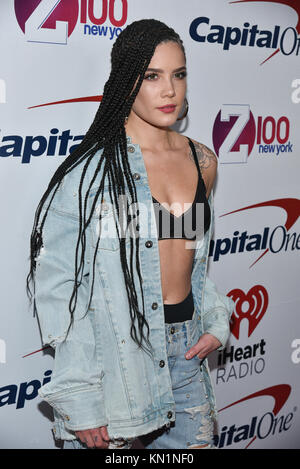 Halsey assiste à la Z100's Jingle Ball 2017 Salle de presse le 8 décembre 2017 à New York. Banque D'Images