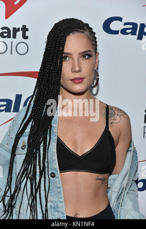 Halsey assiste à la Z100's Jingle Ball 2017 Salle de presse le 8 décembre 2017 à New York. Banque D'Images