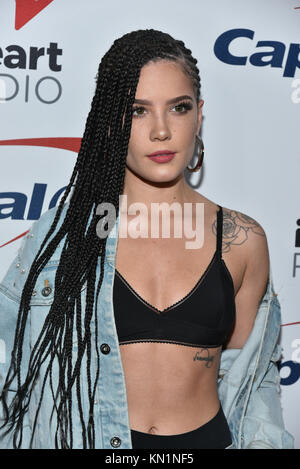 Halsey assiste à la Z100's Jingle Ball 2017 Salle de presse le 8 décembre 2017 à New York. Banque D'Images