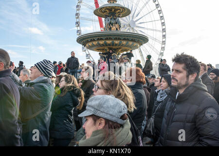 Paris, France. 09Th Dec, 2017. Populaires commémoration de la mort du chanteur français Johnny Hallyday à Paris Crédit : slaeinte/Alamy Live News Banque D'Images