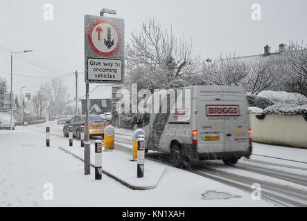 Havering-atte-Bower, Essex, Royaume-Uni. Déc 10, 2017. La conduite dans la neige à Havering-sol Bower, près de Romford, Essex. Photos Météo du temps froid dans l'Essex. La neige. L'Essex, Royaume-Uni. Déc 10, 2017. Credit : Sport en images/Alamy Live News Banque D'Images