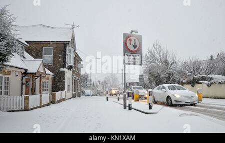 Havering-atte-Bower, Essex, Royaume-Uni. Déc 10, 2017. La conduite dans la neige à Havering-sol Bower, près de Romford, Essex. Photos Météo du temps froid dans l'Essex. La neige. L'Essex, Royaume-Uni. Déc 10, 2017. Credit : Sport en images/Alamy Live News Banque D'Images