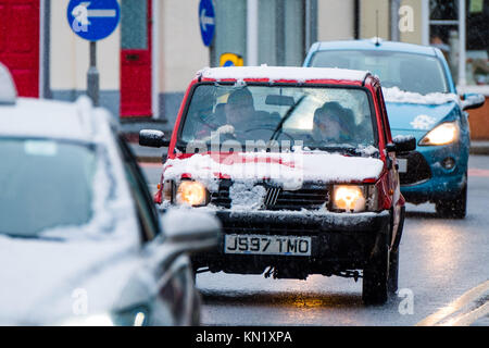 Pays de Galles Aberystwyth UK, Dimanche 10 Décembre 2017 Royaume-Uni : Météo Aberystwyth, sur la côte ouest de Galles, reçoit ses premières neiges de l'hiver, comme la propagation des conditions hivernales d'une grande partie de la moitié du Royaume-Uni. Le Met Office a publié des mises en garde à l'Ambre de neige importantes dans les Midlands et dans la majeure partie du pays de Galles, avec le risque de grave perturbation des déplacements Photo © Keith Morris / Alamy Live News Banque D'Images