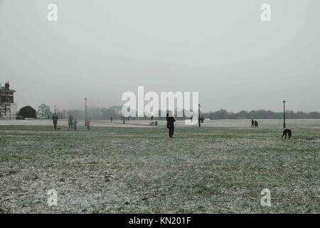 Londres 10 décembre 2017. Il neige à Blackheath Common. Crédit : claire doherty/Alamy Live News Banque D'Images