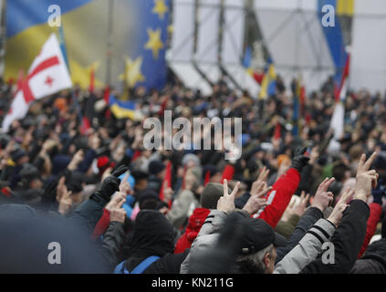 Kiev, Ukraine. Déc 10, 2017. Les partisans de l'ancien président géorgien et ex-gouverneur d'Odessa, Mikheil SAAKASHVILI assister soi-disant 'Marche' de destitution à Kiev, Ukraine, le 10 décembre 2017. Mikhaïl Saakachvili, l'ancien président géorgien et ex-gouverneur de la région d'Odessa, le chef de l 'Mouvement de Nouvelles Forces' a été détenu à Kiev le 08 décembre, après que la police a découvert l'endroit où il se trouve. Crédit : Serg Glovny/ZUMA/Alamy Fil Live News Banque D'Images