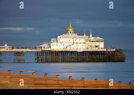 La jetée d''Eastbourne au coucher du soleil Banque D'Images