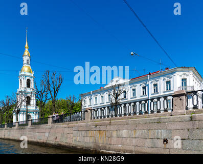 Saint-pétersbourg, Russie - le 4 juin 2017. Beffroi de Saint Nicolas Cathédrale navale maison du clergé d'amd Banque D'Images