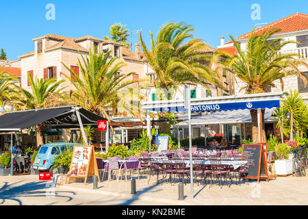 ROGOZNICA, CROATIE PORT - SEP 5, 2017 : maisons traditionnelles et bâtiments restaurant à Rogoznica, Croatie, Dalmatie du port. Banque D'Images