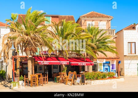 ROGOZNICA, CROATIE PORT - SEP 5, 2017 : maisons traditionnelles et bâtiments à Rogoznica restaurant vieille ville, Dalmatie, Croatie. Banque D'Images