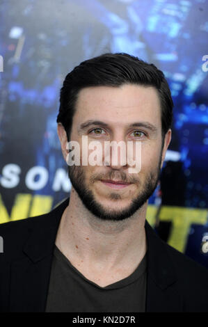 NEW YORK, NY - 09 mars : l'acteur et artiste d'enregistrement conjoint assiste à l'exécution de 'toute la nuit' New York premiere à AMC Lincoln Square Theatre Le 9 mars 2015 à New York. People : Pablo Schreiber Banque D'Images