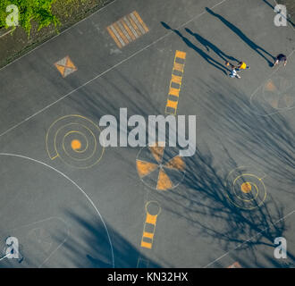 Terrain de basket-ball, parc suis Ingenhammershof, dvd, dessins de l'ombre sur l'asphalte de la rue, peinture, Neumühler Straße, près de Landschaftspark Kochstraße, Banque D'Images