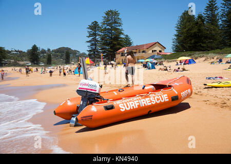 L'équipe de sauveteurs de sauvetage de surf sur la plage de Newport à Sydney, Australie Banque D'Images