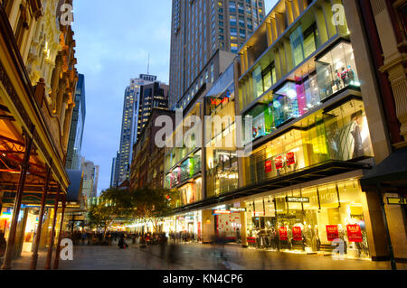 Pitt Street Mall Shopping la nuit, Sydney, Nouvelle-Galles du Sud, Australie Banque D'Images